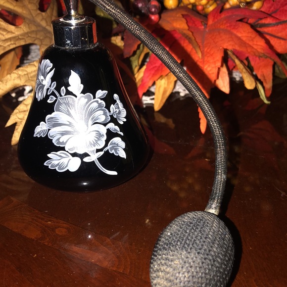 Lot of 2 Vintage I W Rice Perfume Atomizers and one vintage clear crystal glass - Picture 5 of 12